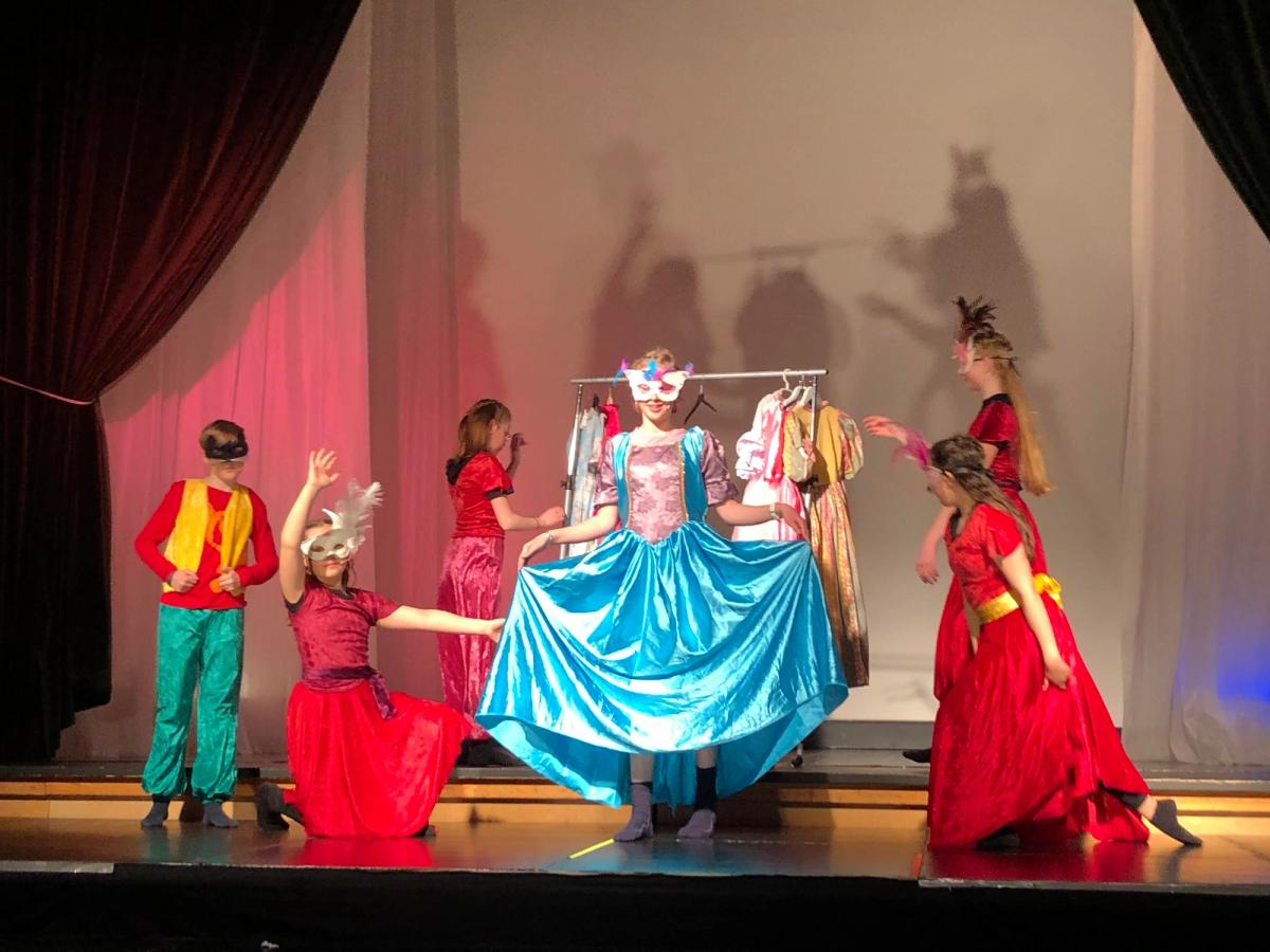 Write an Opera - Maskeballet