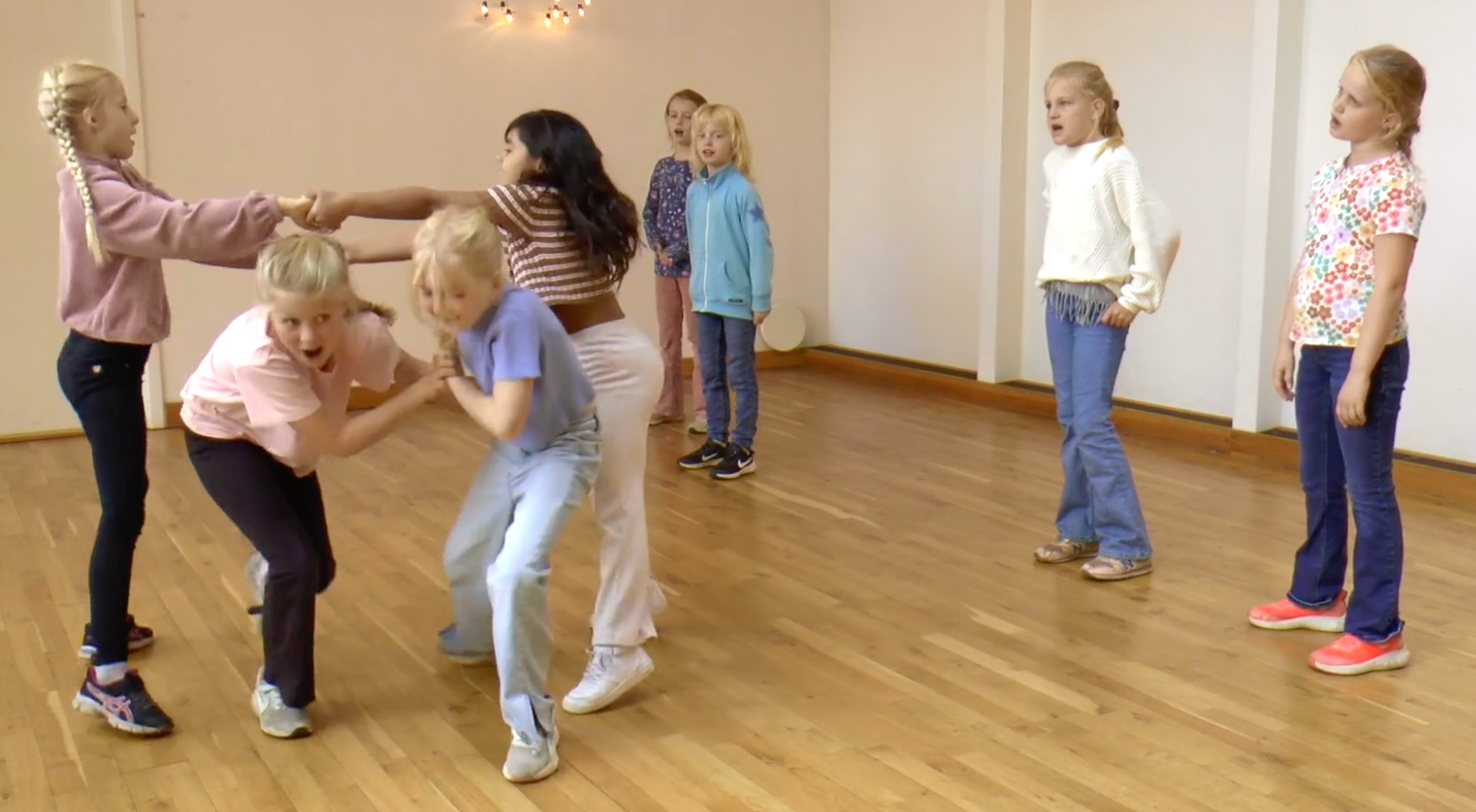 Barn som leker sanglek