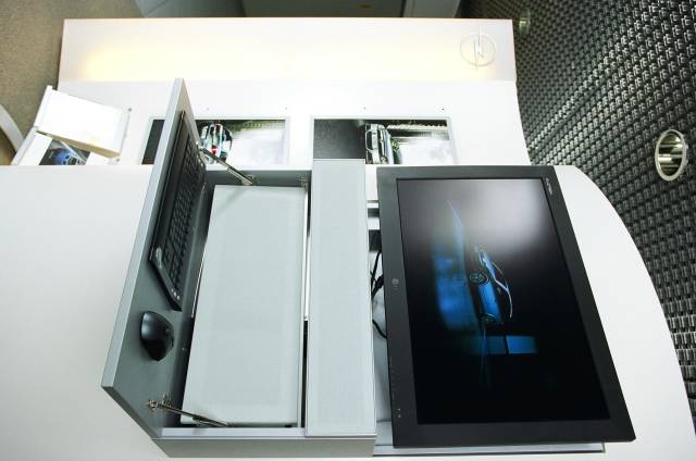 Opel Display mit verstecktem Monitor