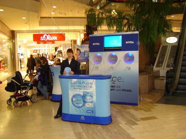 Nivea DNAge Shoppingcenter-Promotion