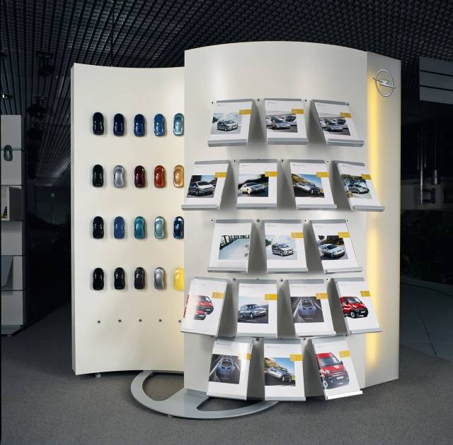 Opel Produktdisplay Autohaus
