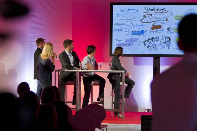 Podiumsdiskussion mit Live-Illustration