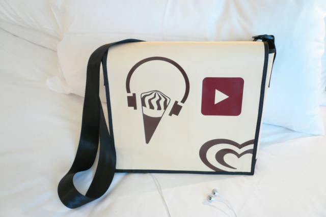 Branded Kuriertasche mit Eiscreme-Motiv