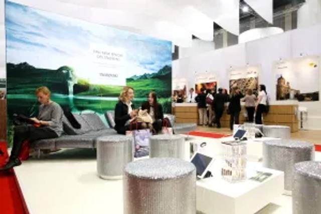 Luxus Hotelstand mit Silberhocker