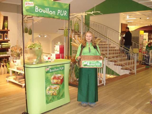 Knorr Bouillon PUR Stand mit Hostess