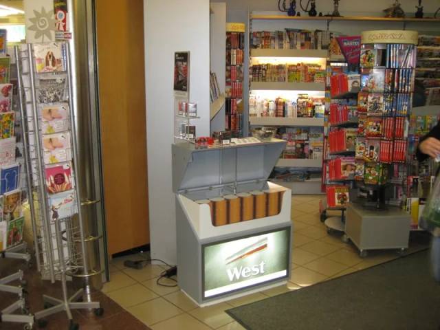 West Zigaretten Display im Tabak-Geschäft