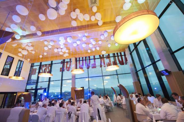 Weißes Gala-Dinner im Panoramasaal