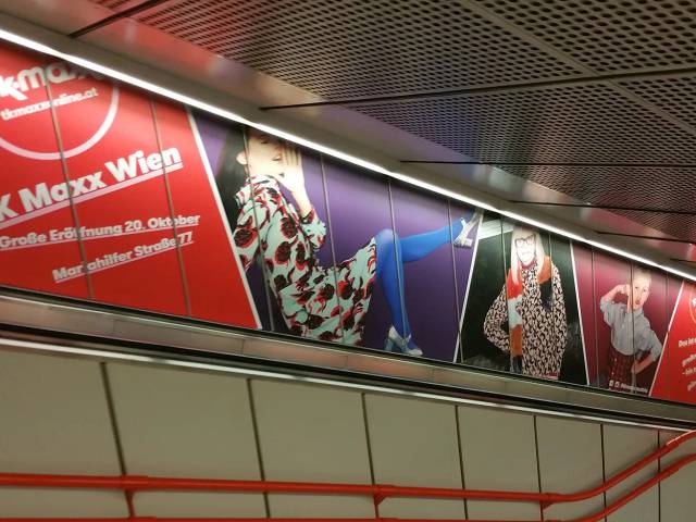 TK Maxx Wien U-Bahn Werbeplakat Nahaufnahme