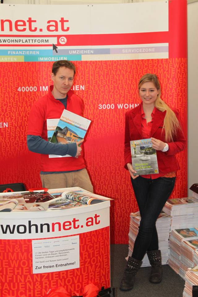 wohnnet.at Messestand mit Personal