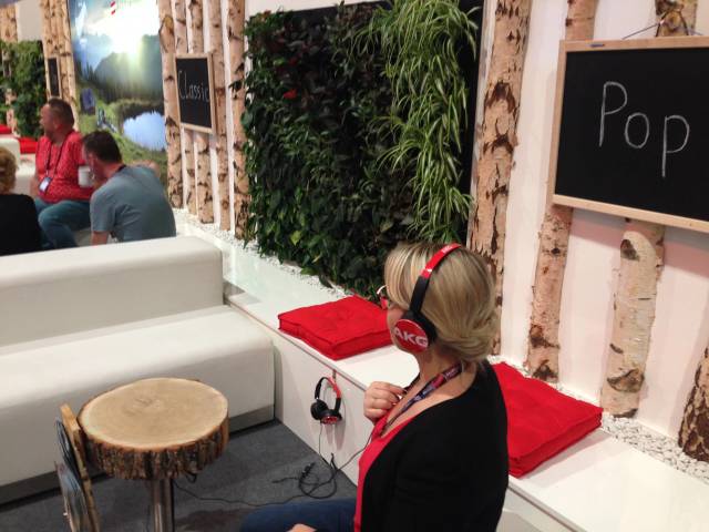 AKG Kopfhörer Naturstand Messe
