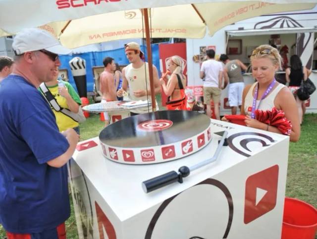 Cornetto Interaktiver Plattenspieler Messestand