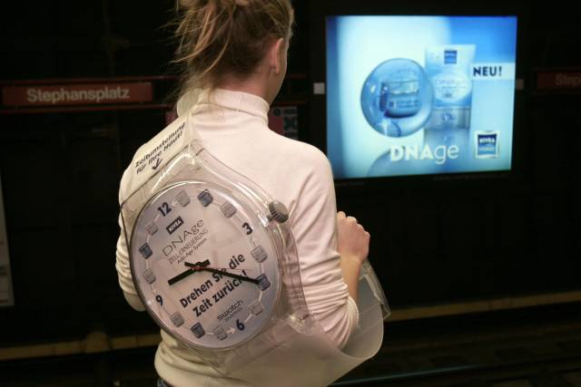 Nivea DNAge Promotion U-Bahn Stephansplatz