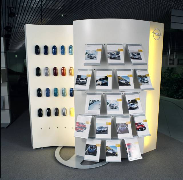 Opel Showroom Display Gesamtansicht