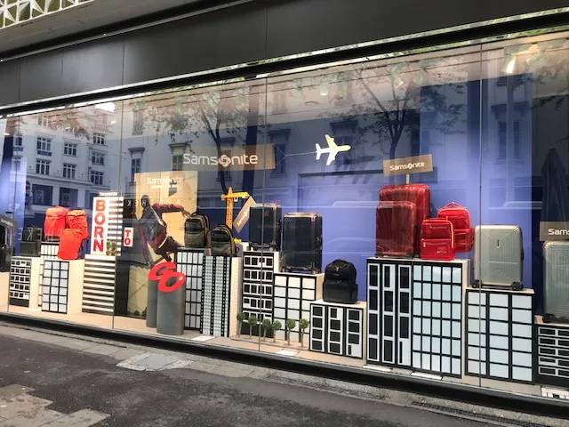 Samsonite Schaufenster Stadtmotiv