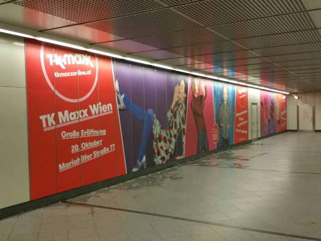 TK Maxx Wien U-Bahn Tunnelwerbung Kampagne