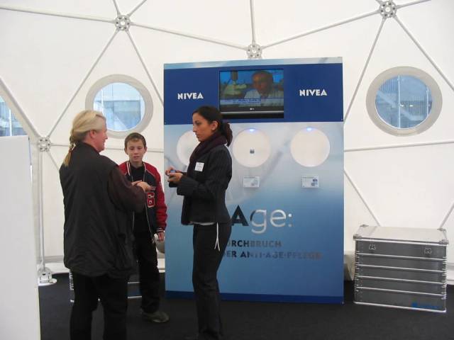 Nivea DNAge Dome-Promotion mit Beratern