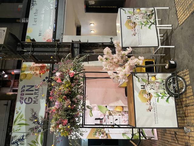 Gin Markt Blumenstand Vogelperspektive
