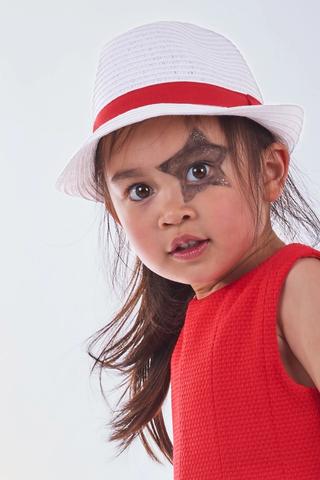Model Kathleen wearing Marese. Photography by Xavier Wendling for BigBen Kids.