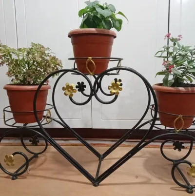 3 pot stand heart design black