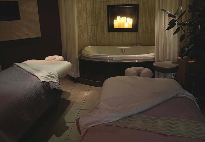 Book a couples massage to relax together at Spa Atlantis