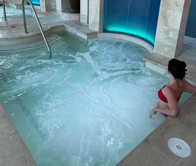 Enjoy a romantic date at Spa Atlantis