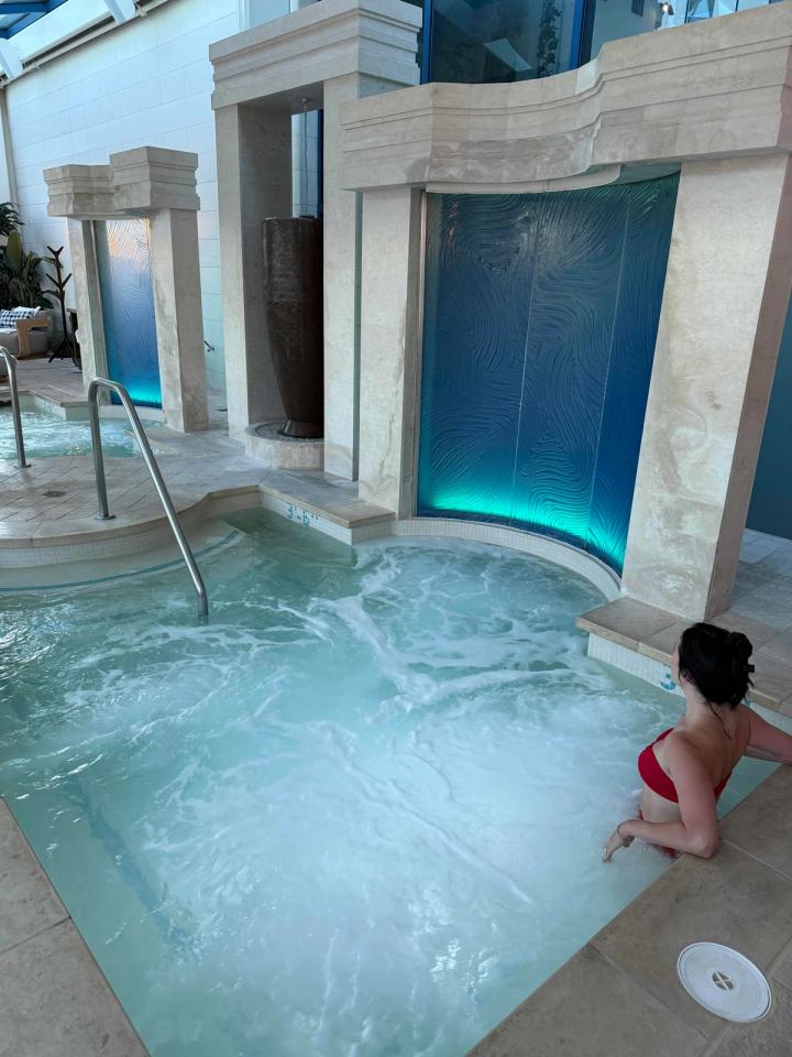 Enjoy a romantic date at Spa Atlantis