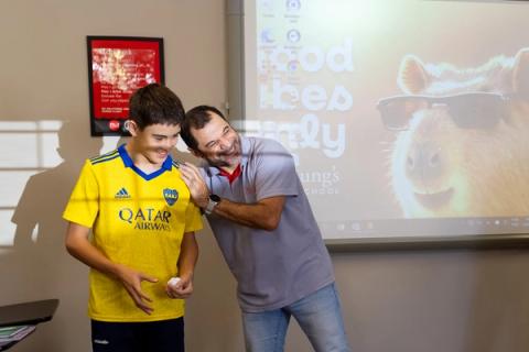 Aluno e professor na sala de aula