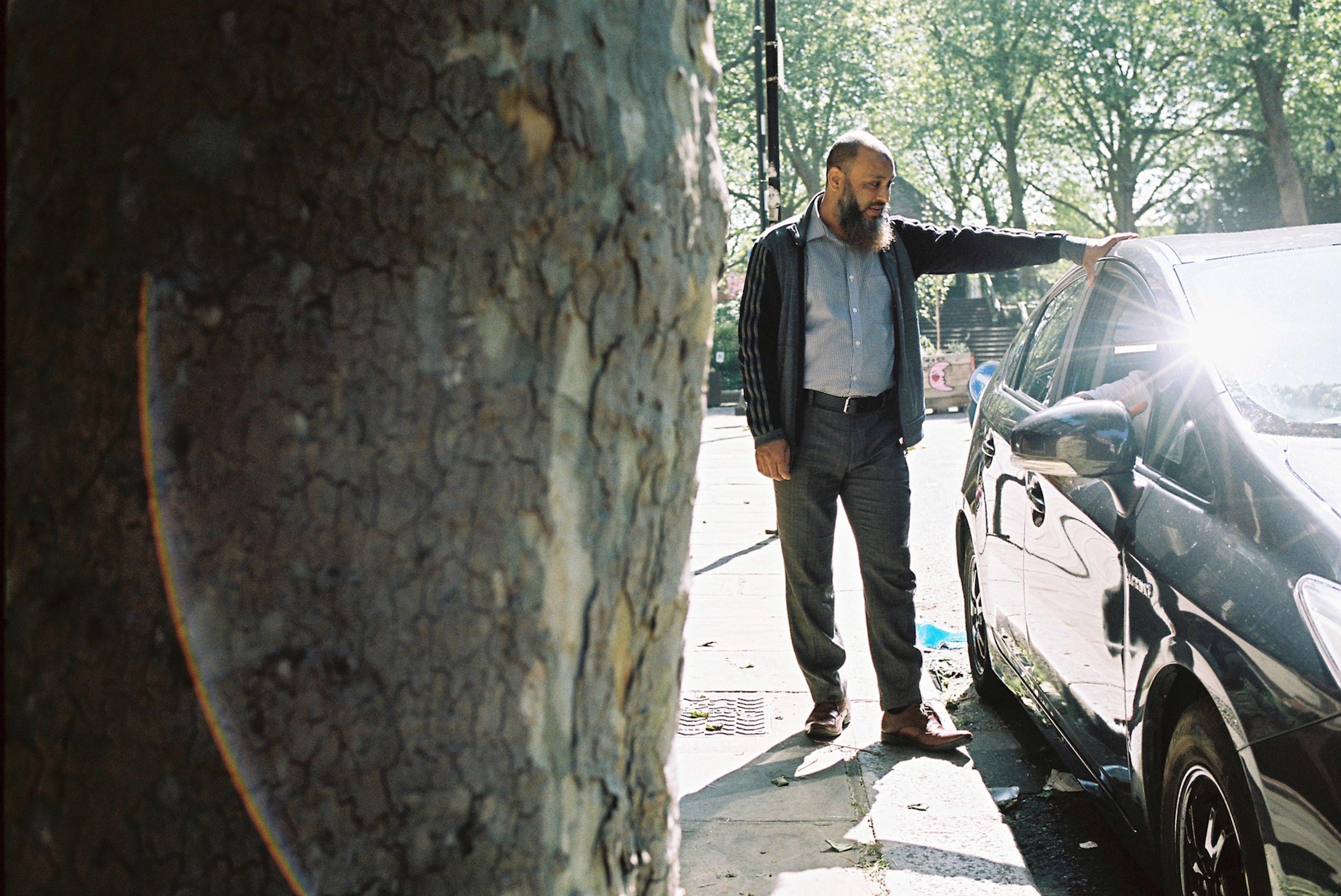 uber driver wait next to parked car