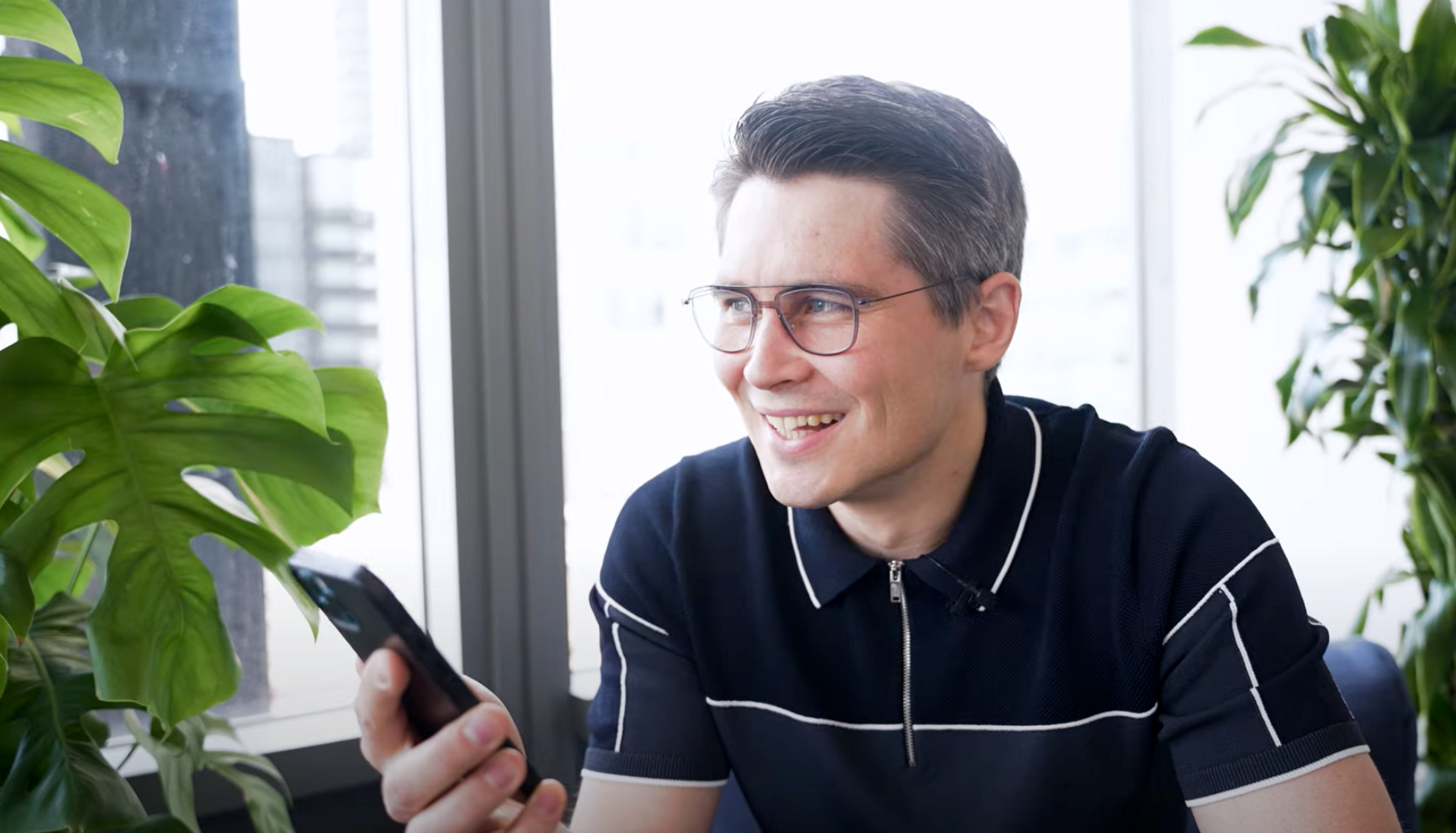 sten sarr calling a taxi driver