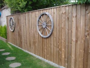 fence with decorative wheel