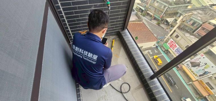 冷氣排水與地排洩水坡度檢測——坡度不對,之後浴室就會積水。