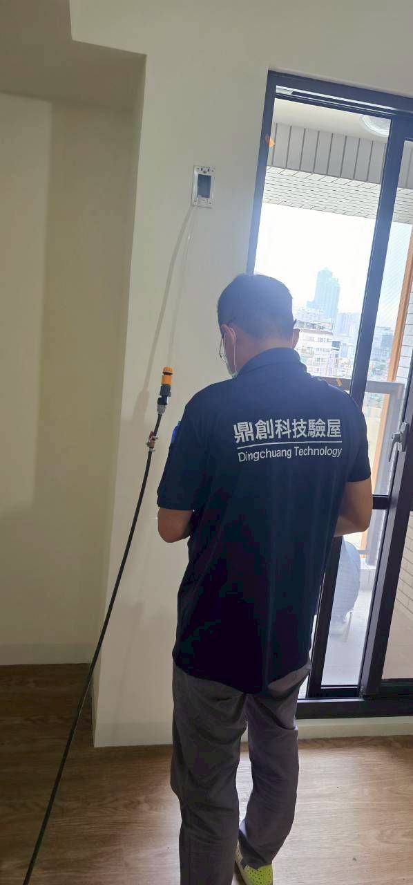 冷氣排水與地排洩水坡度檢測——坡度不對,之後浴室就會積水。