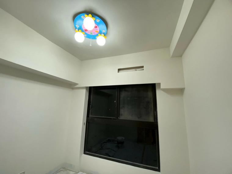 全室重新粉刷(此時燈具還沒更換)。