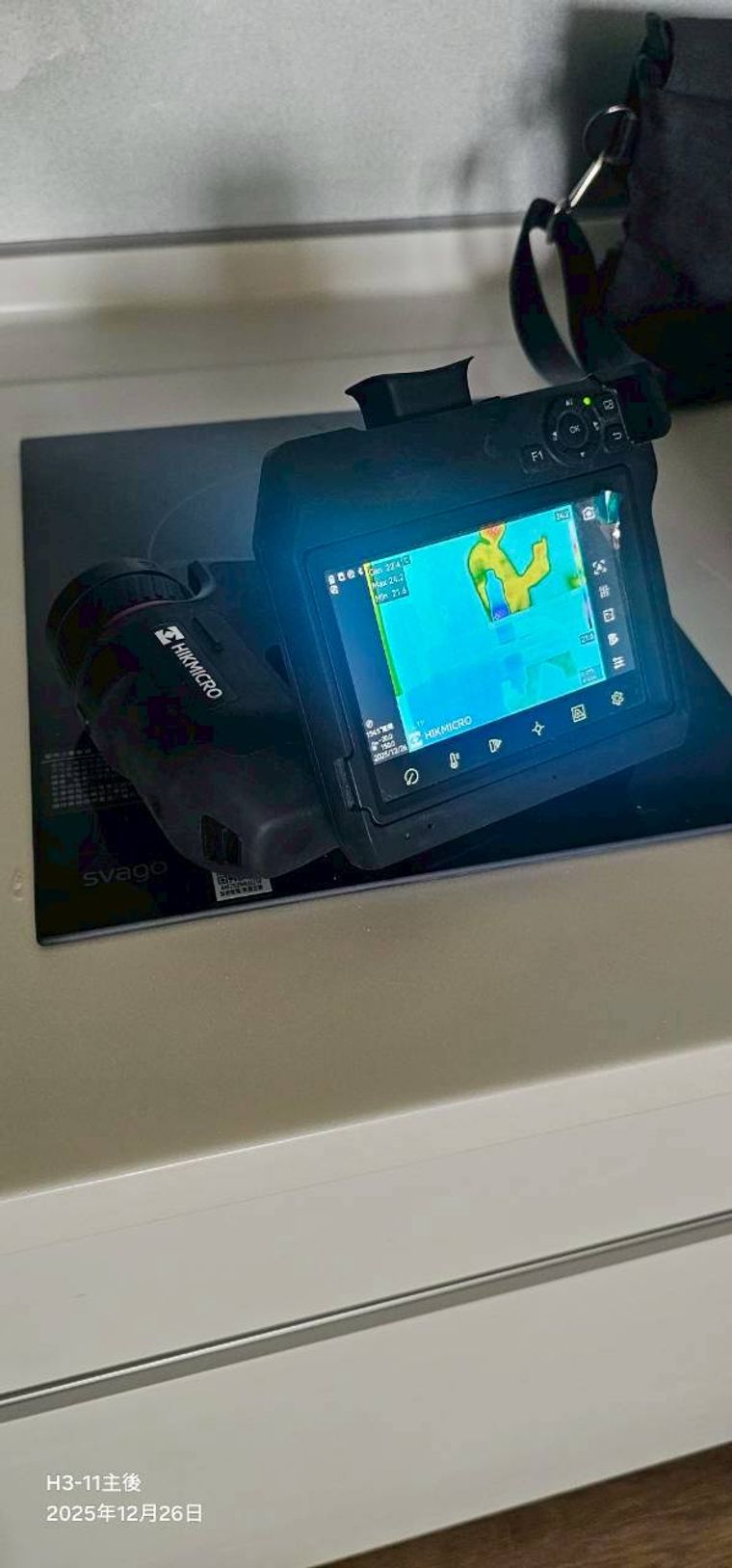 紅外線熱顯像儀掃滲漏、逐扇窗仔細檢查、浴室防水與玻璃厚度都量測——一處都不放過。