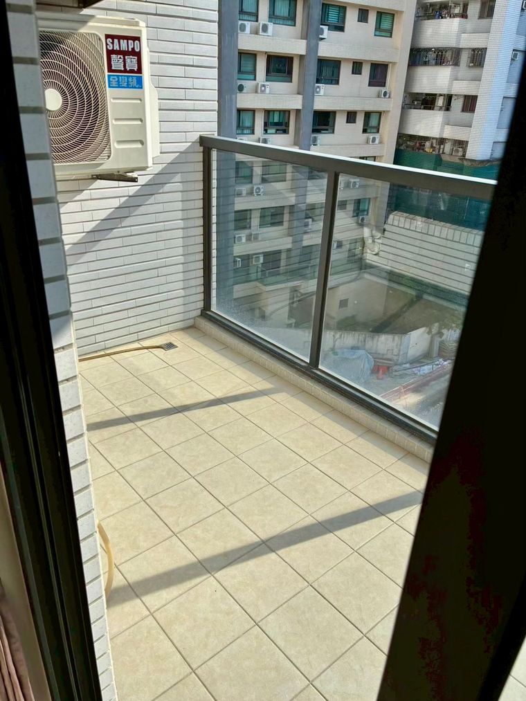 衣櫃、廚房、冰箱內部、浴室、陽台的清潔後——連冰箱層板、鏡框縫、馬賽克磚縫都處理到，有想到我沒想到的地方。