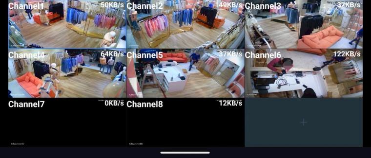 裝好後櫃檯就能看到店內各區畫面，忙的時候也能隨時掌握狀況，安心很多。