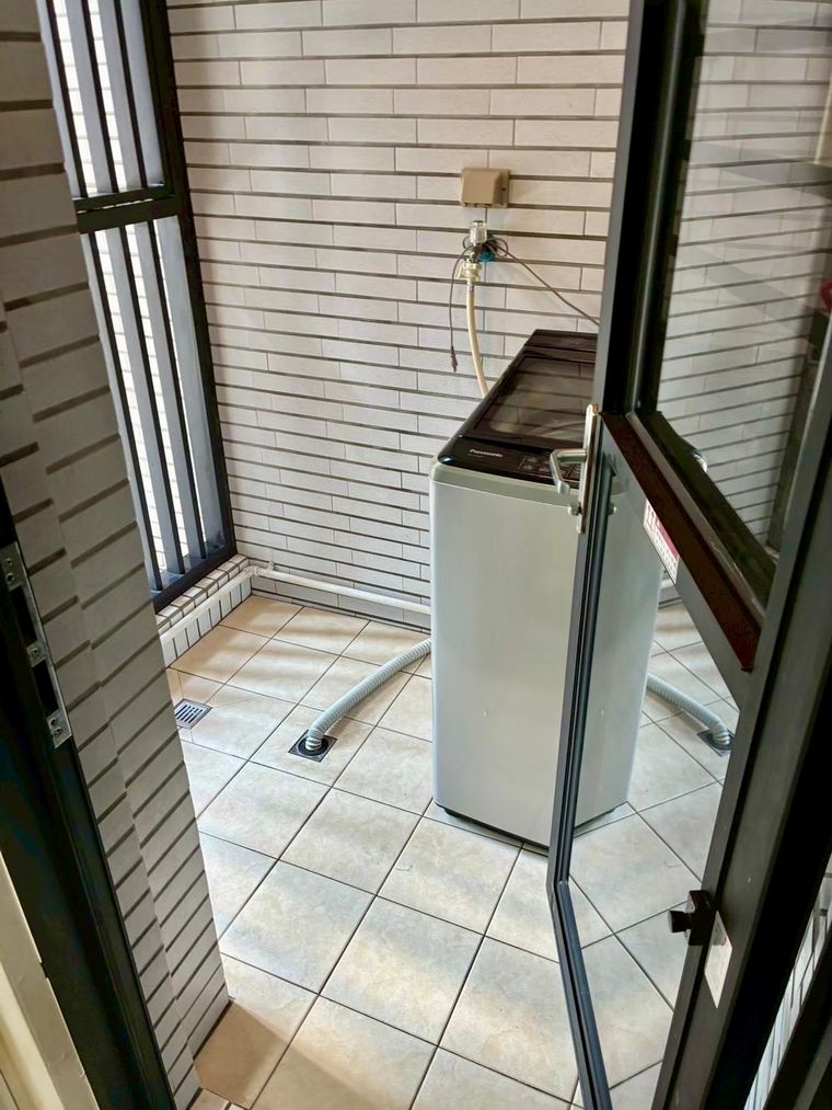 衣櫃、廚房、冰箱內部、浴室、陽台的清潔後——連冰箱層板、鏡框縫、馬賽克磚縫都處理到,有想到我沒想到的地方。