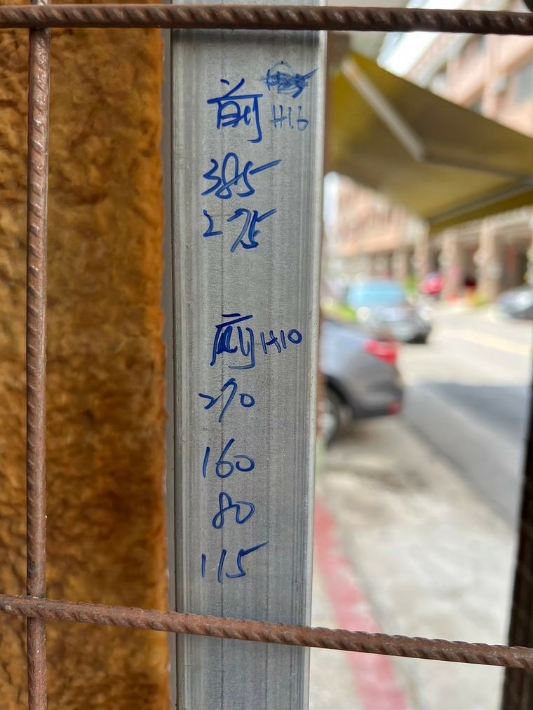 增建挖深灌漿做地基、二樓露臺 DECK 板灌漿銜接舊結構——新舊銜接處最容易出問題，做扎實才安心。