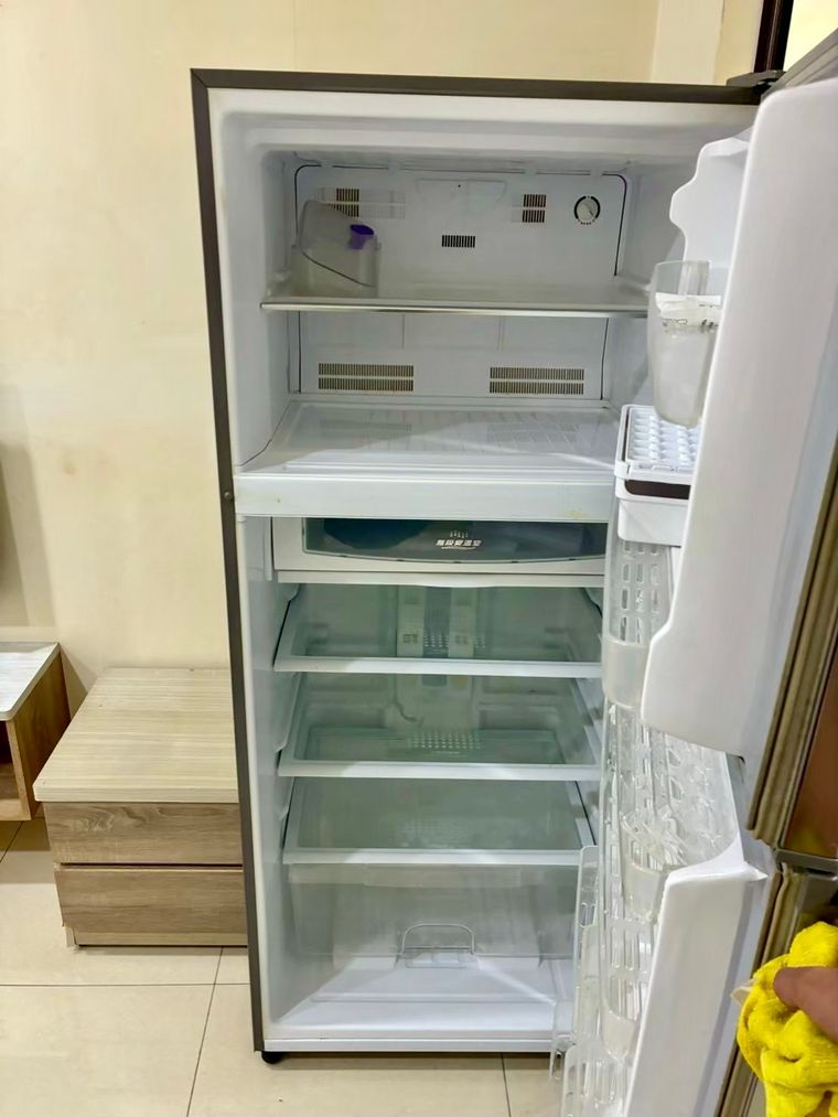 衣櫃、廚房、冰箱內部、浴室、陽台的清潔後——連冰箱層板、鏡框縫、馬賽克磚縫都處理到，有想到我沒想到的地方。