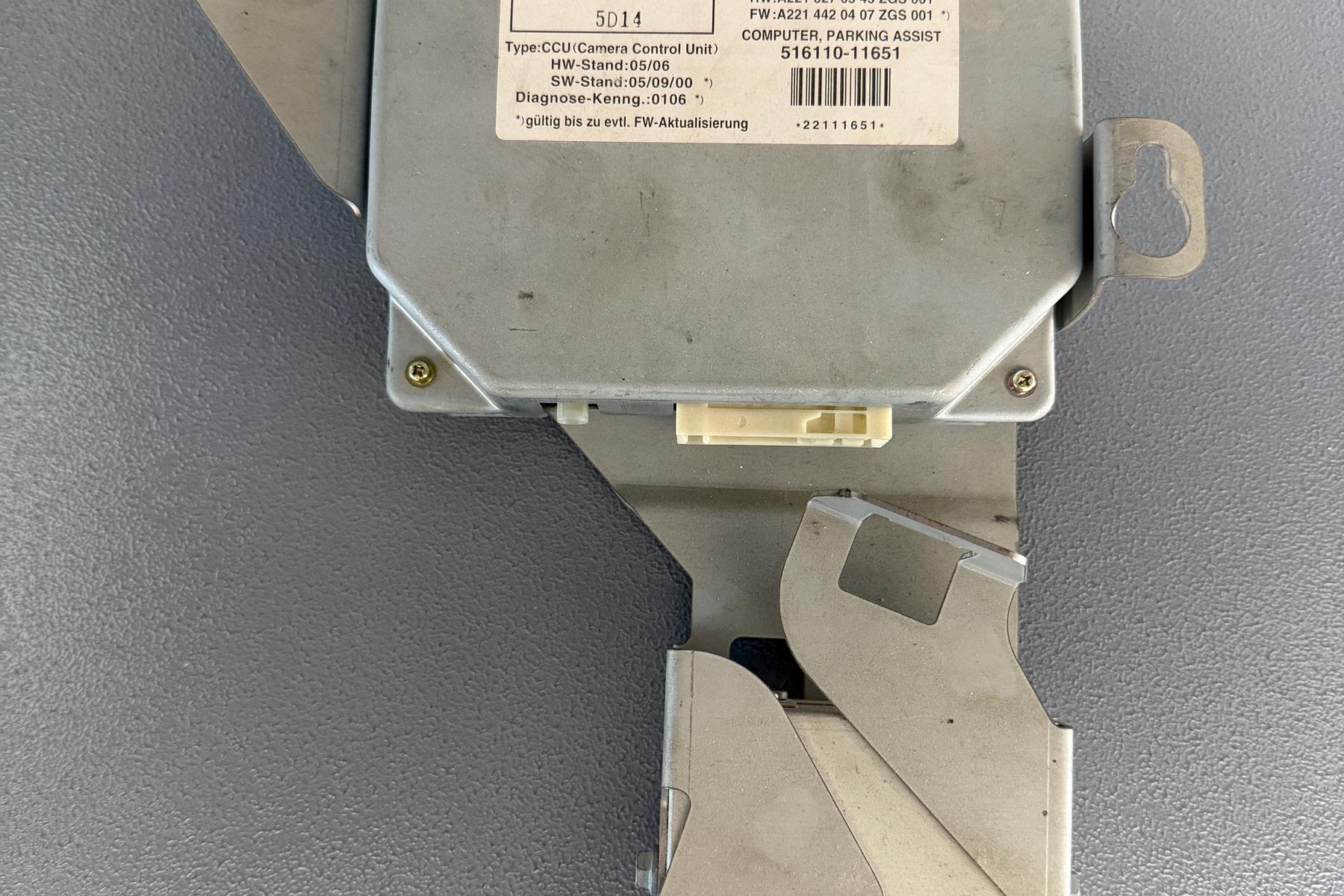 Mercedes W221 Kamerasteuergerät + Antennenselektor inkl. Halter