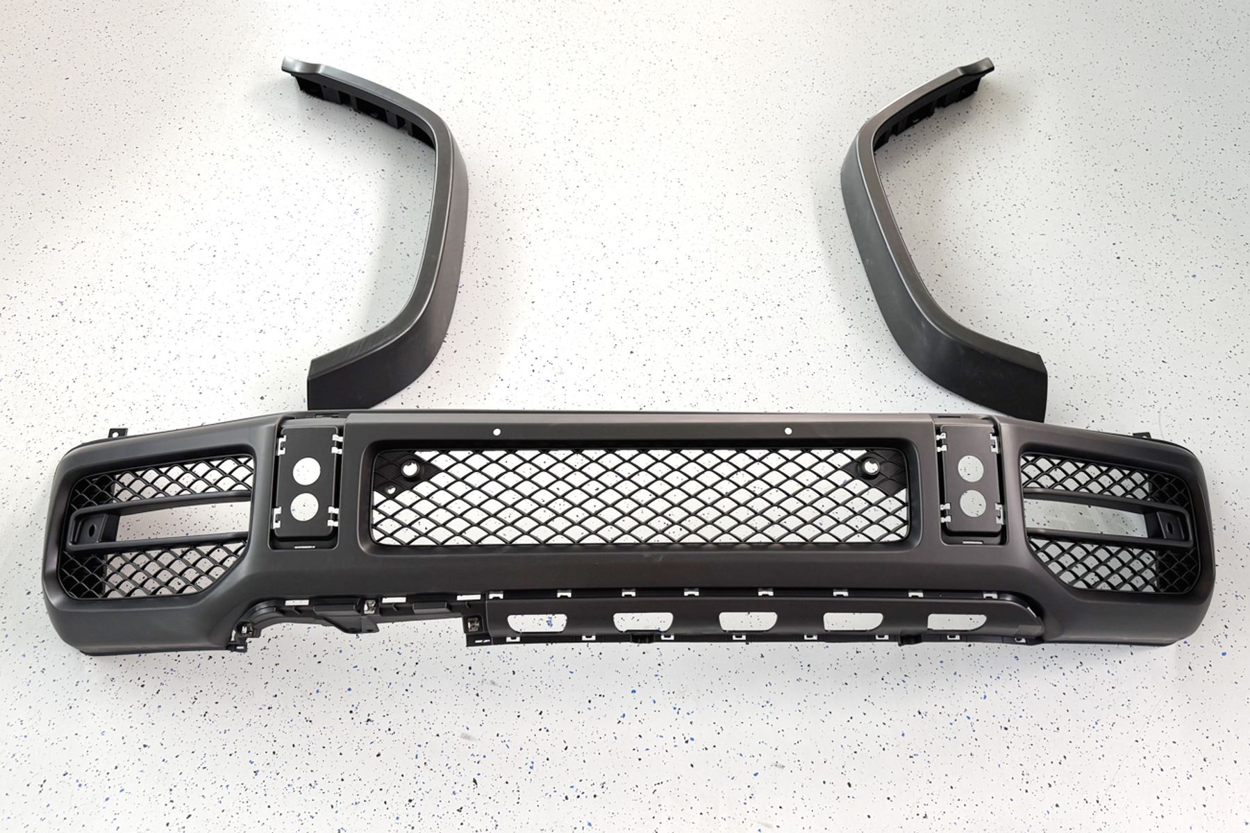 W463 A G63 AMG Look Stoßstange mit Radlaufverbreiterungen W463A W464