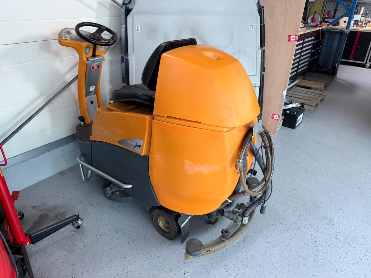 Selbstfahrende Putzmaschine geeignet für Hallen und große Flächen