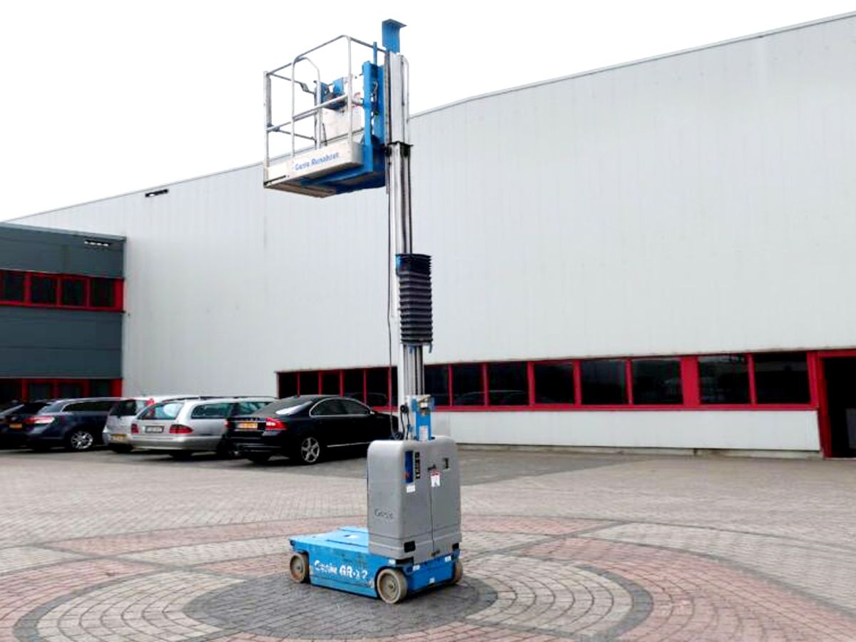 Arbeitsbühne GR12 - Mastliftbühne • 89cm breit bis zu 6m hoch