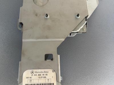 Mercedes W221 Kamerasteuergerät + Antennenselektor inkl. Halter 3