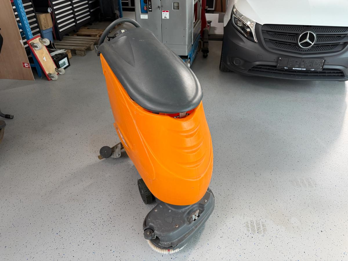 Selbstfahrende Putzmaschine Swingo 1255 B für große Flächen