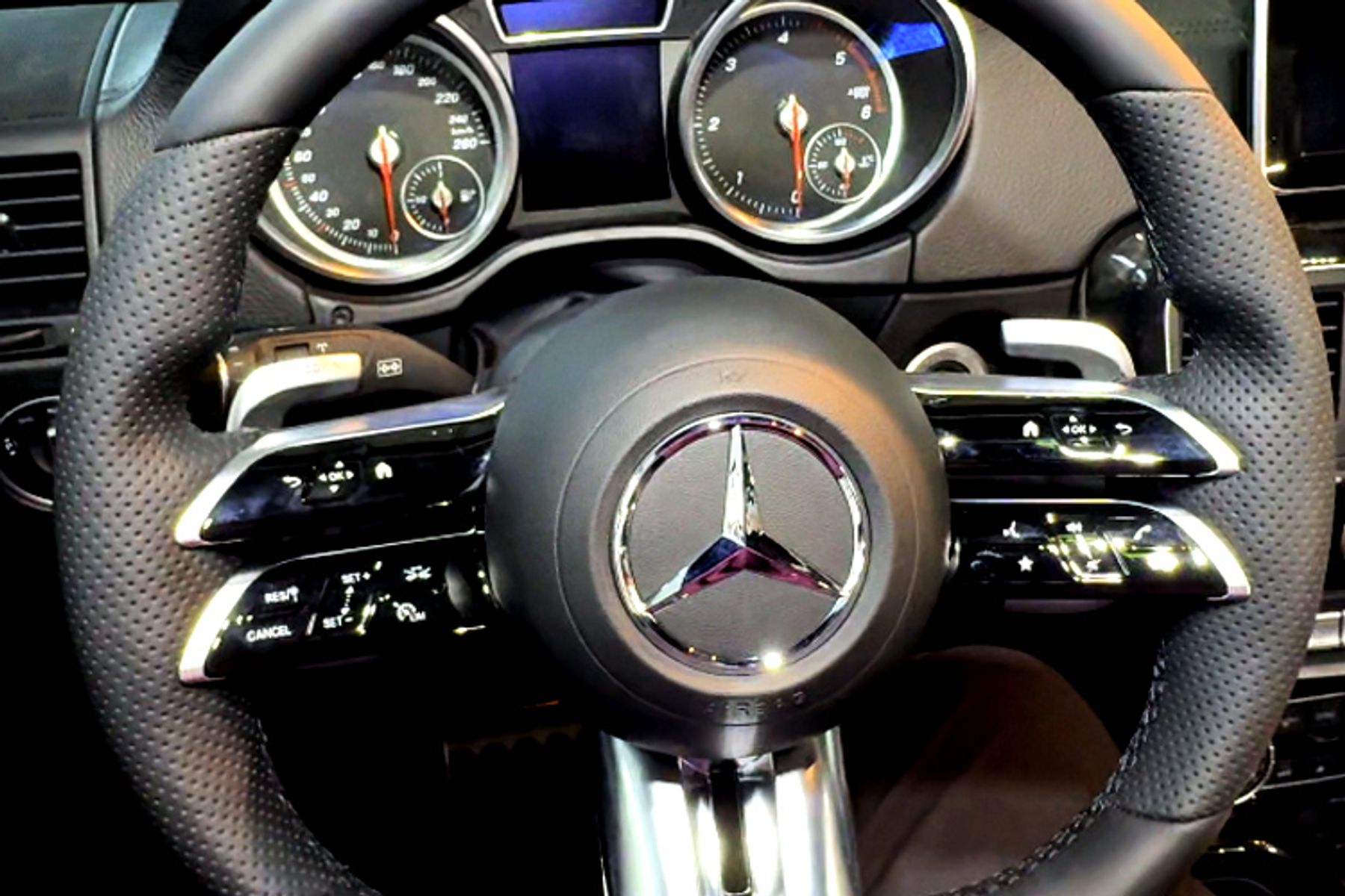 Performance Lenkrad 2025 für G-Klasse W463 Mercedes Benz inkl. Airbag (CE geprüft)