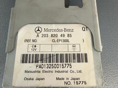 Mercedes W221 Kamerasteuergerät + Antennenselektor inkl. Halter 4