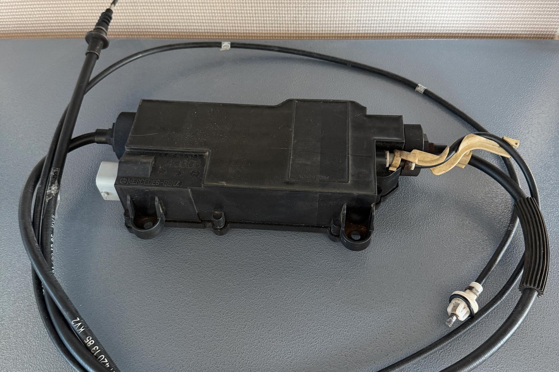 Mercedes S-Klasse W221 elektrische Feststellbremse inkl. Seilzüge – A2214302249