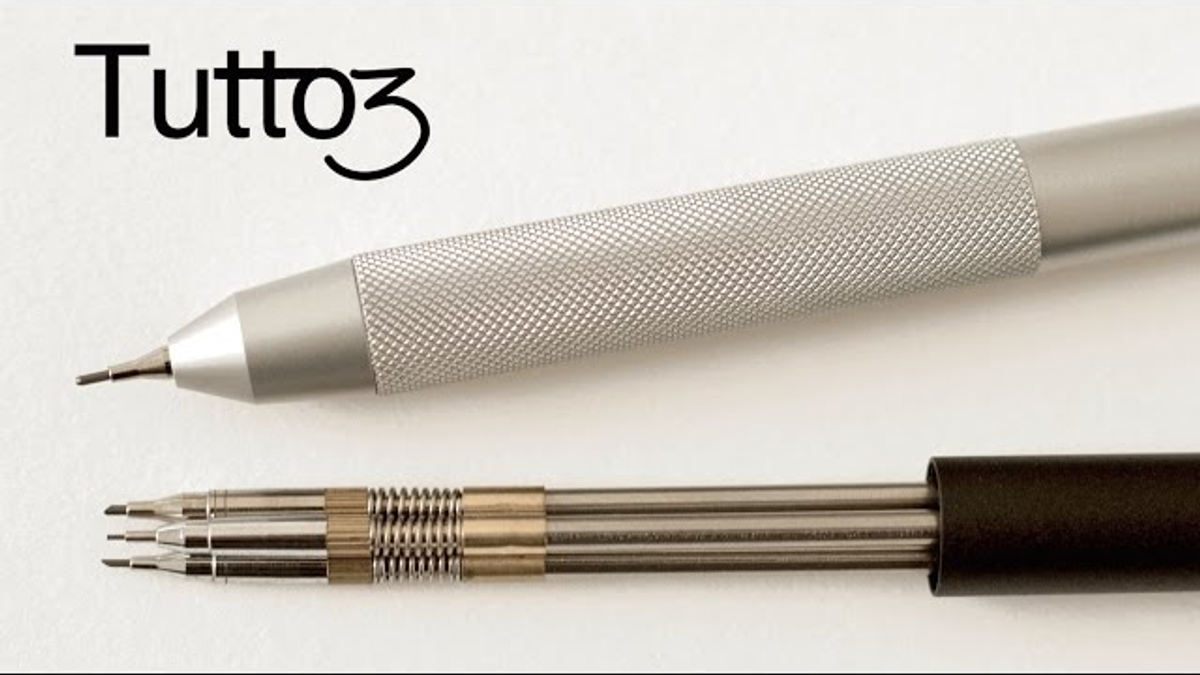 Tutto3 pencil above its three-lead cartridge
