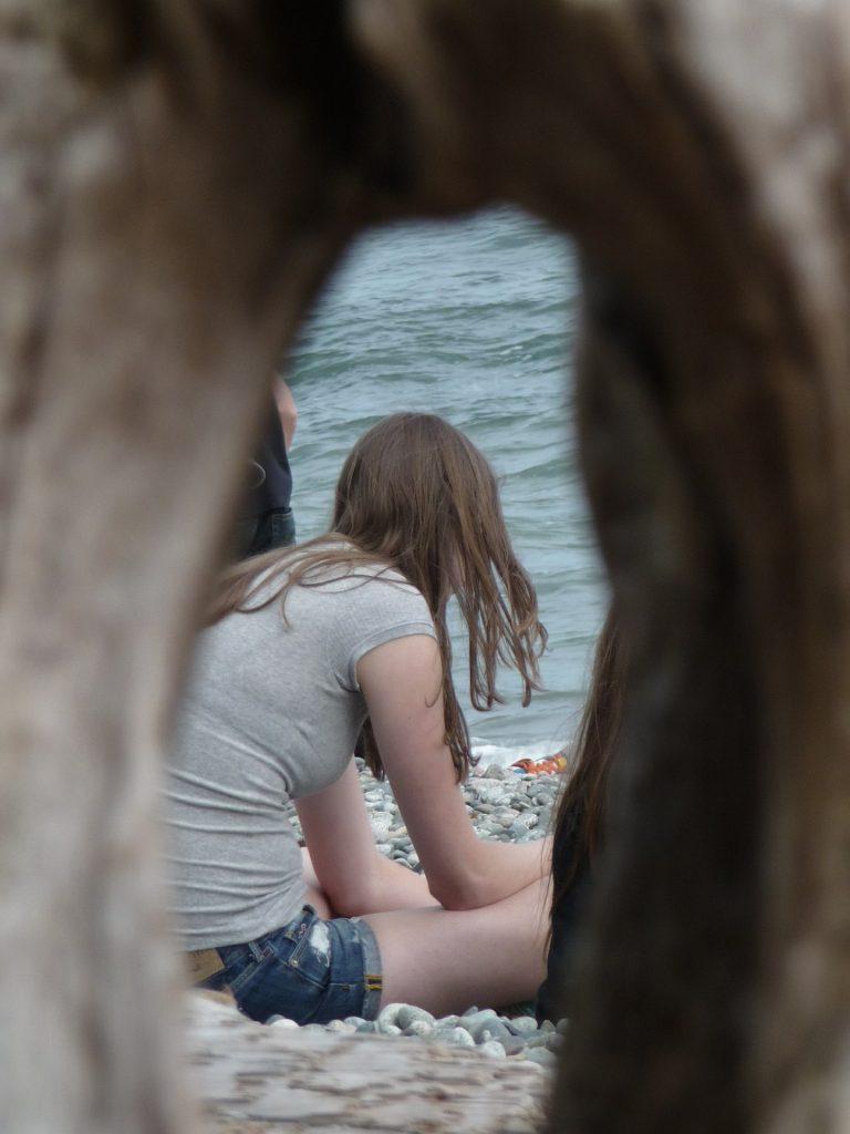  Il voyeurismo consiste nell´eccitarsi assistendo a rapporti sessuali di altri, dal vivo o online.  